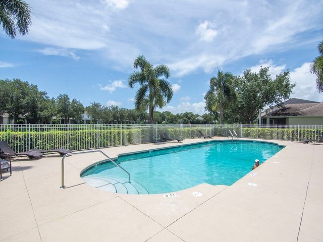 2538 12th Square SW, Vero Beach, FL 32968