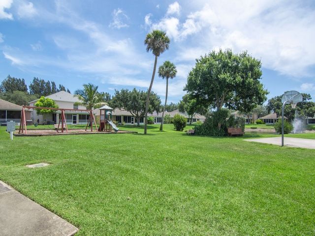 2538 12th Square SW, Vero Beach, FL 32968