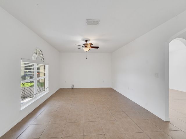 2538 12th Square SW, Vero Beach, FL 32968