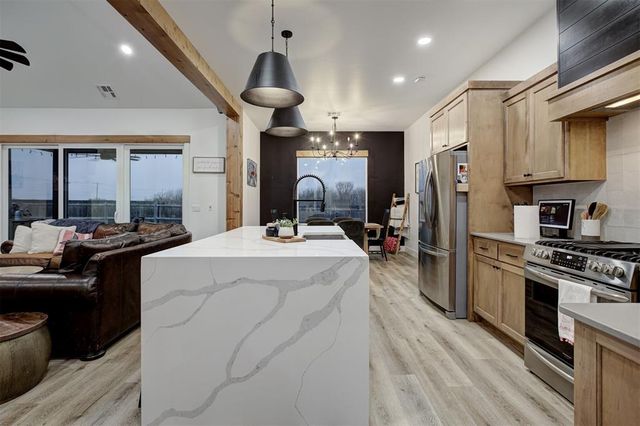 4600 Mustang Park Boulevard, Mustang, OK 73064