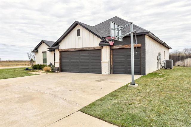 4600 Mustang Park Boulevard, Mustang, OK 73064