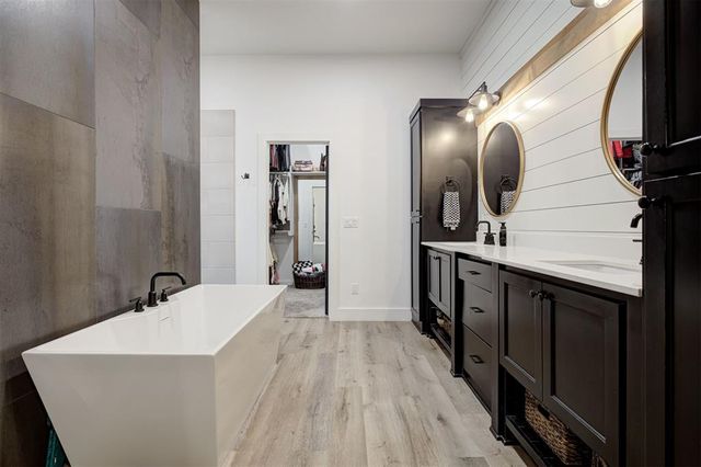 4600 Mustang Park Boulevard, Mustang, OK 73064