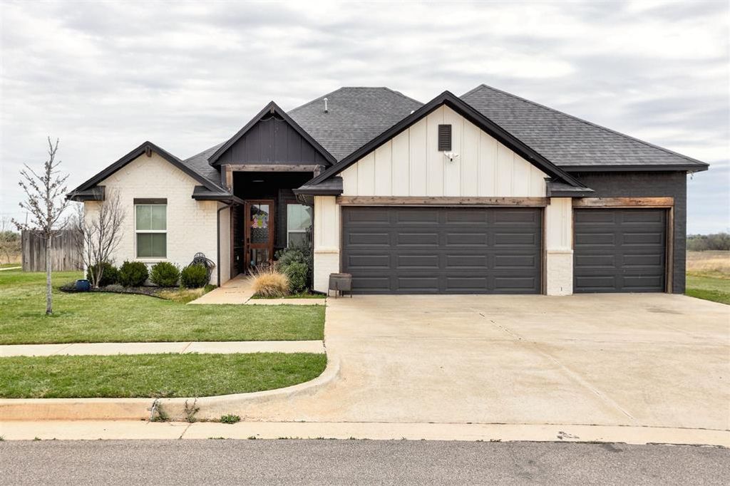 4600 Mustang Park Boulevard, Mustang, OK 73064