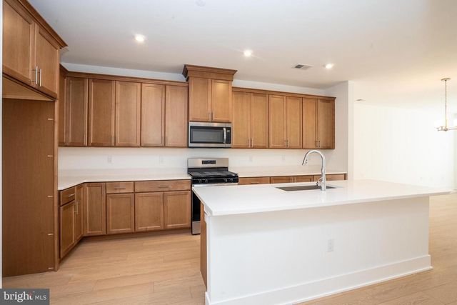 8104 DONATELLO DR, Princeton, NJ 08540