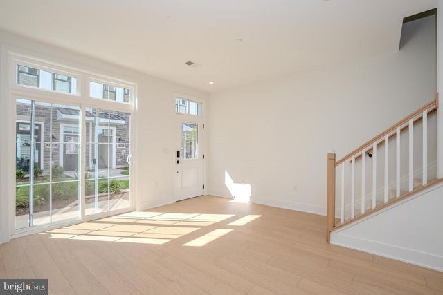 8104 DONATELLO DR, Princeton, NJ 08540