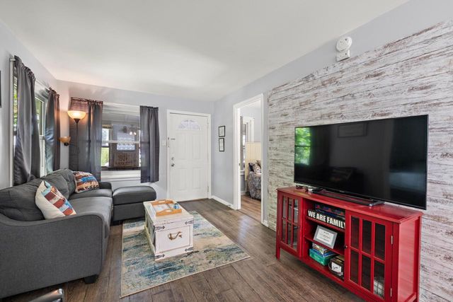 705 Hickory ROAD, Twin Lakes, WI 53181