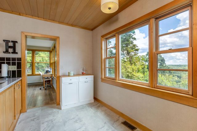 10084 Cadiz State Route 21 Road, Cambridge, OH 43725