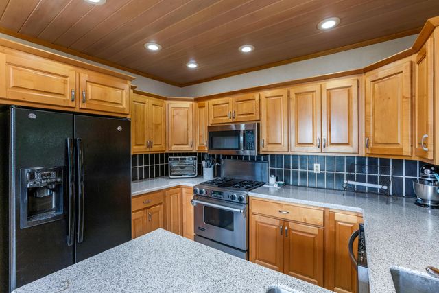 10084 Cadiz State Route 21 Road, Cambridge, OH 43725