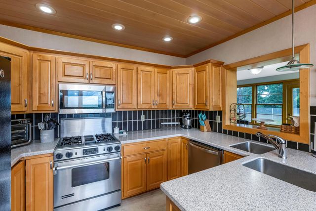 10084 Cadiz State Route 21 Road, Cambridge, OH 43725