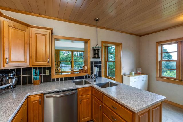 10084 Cadiz State Route 21 Road, Cambridge, OH 43725