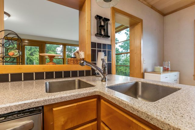 10084 Cadiz State Route 21 Road, Cambridge, OH 43725