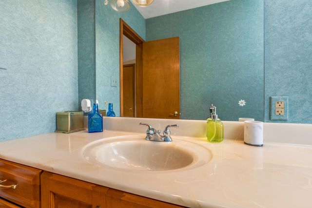 10084 Cadiz State Route 21 Road, Cambridge, OH 43725