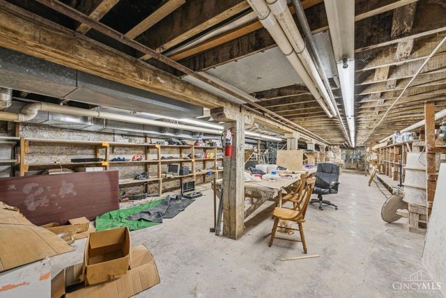 6011 Vine, Cincinnati, OH 45216