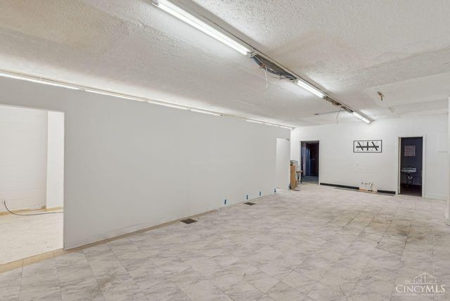 6011 Vine, Cincinnati, OH 45216