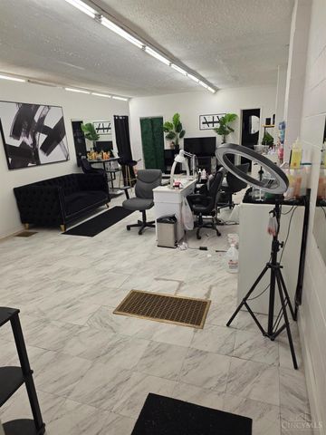 6011 Vine, Cincinnati, OH 45216