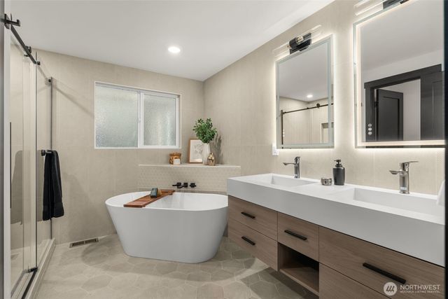 7017 NE 155th Place, Kenmore, WA 98028