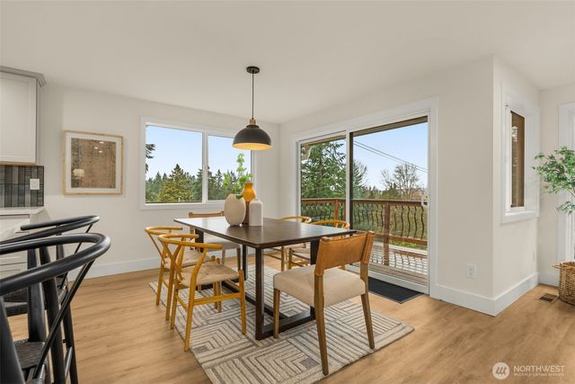 7017 NE 155th Place, Kenmore, WA 98028