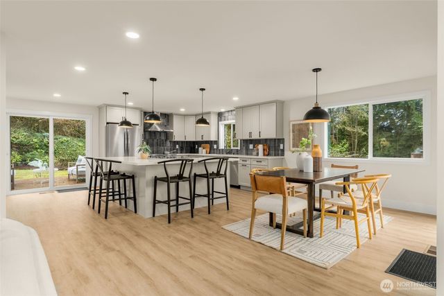 7017 NE 155th Place, Kenmore, WA 98028