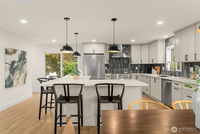 7017 NE 155th Place, Kenmore, WA 98028