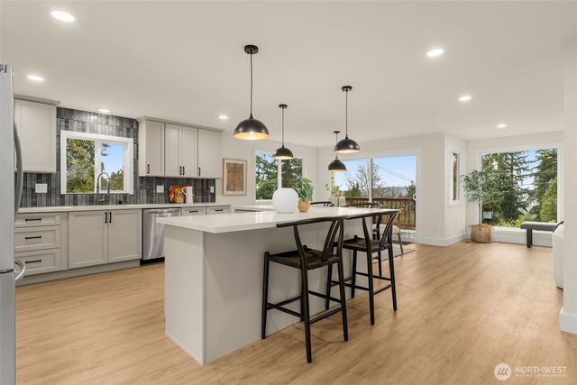 7017 NE 155th Place, Kenmore, WA 98028