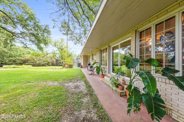 199 N Southlawn Drive, Lafayette, LA 70503