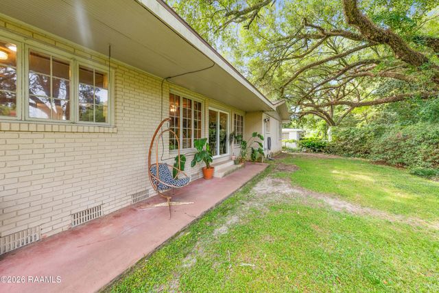 199 N Southlawn Drive, Lafayette, LA 70503
