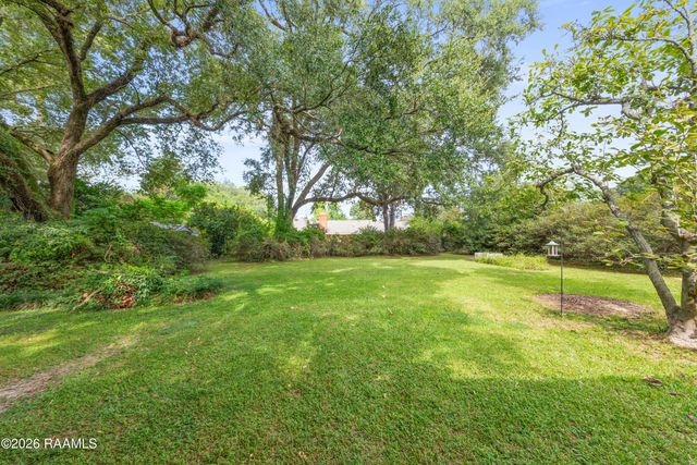 199 N Southlawn Drive, Lafayette, LA 70503