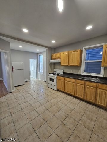 231 Clark Pl, Elizabeth City, NJ 07206