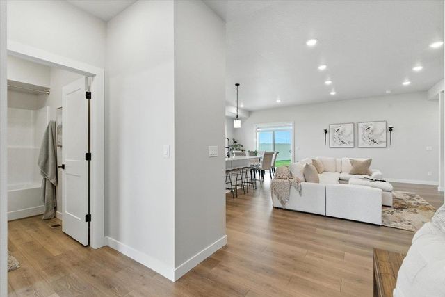 1305 N HIGH DESERT Dr, Deer Park, WA 99006