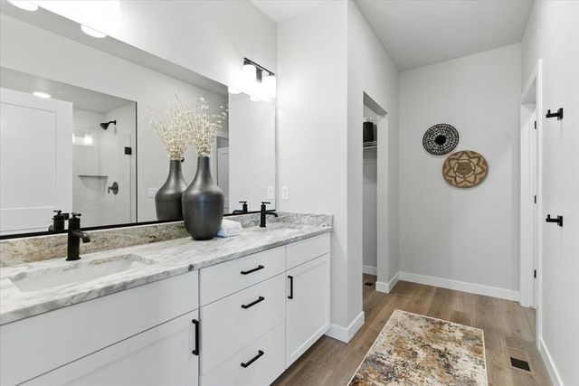1305 N HIGH DESERT Dr, Deer Park, WA 99006