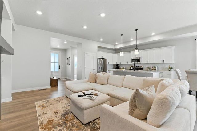 1305 N HIGH DESERT Dr, Deer Park, WA 99006