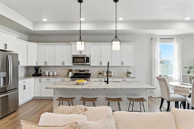 1305 N HIGH DESERT Dr, Deer Park, WA 99006