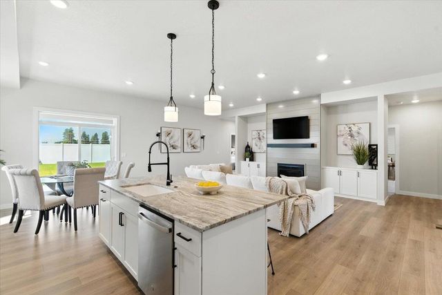 1305 N HIGH DESERT Dr, Deer Park, WA 99006