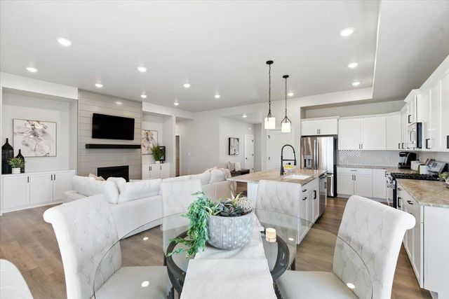 1305 N HIGH DESERT Dr, Deer Park, WA 99006