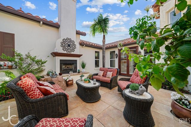 12117 Clegg Drive, Bakersfield, CA 93311
