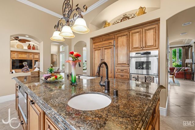 12117 Clegg Drive, Bakersfield, CA 93311
