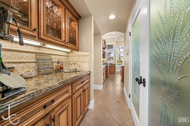 12117 Clegg Drive, Bakersfield, CA 93311