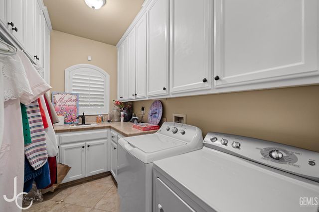 12117 Clegg Drive, Bakersfield, CA 93311