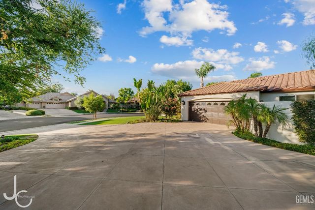 12117 Clegg Drive, Bakersfield, CA 93311