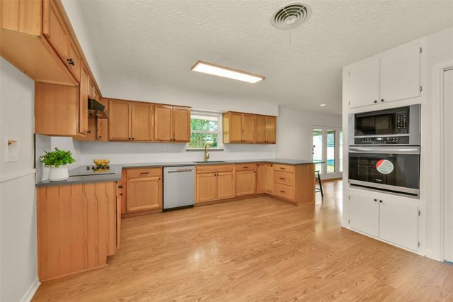 315 S Ravenhead Drive, Houston, TX 77034