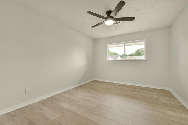 315 S Ravenhead Drive, Houston, TX 77034