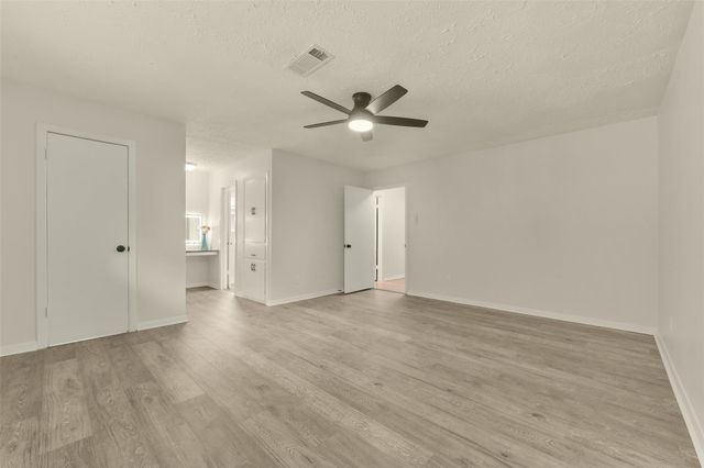 315 S Ravenhead Drive, Houston, TX 77034