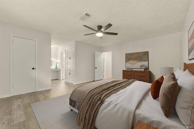 315 S Ravenhead Drive, Houston, TX 77034
