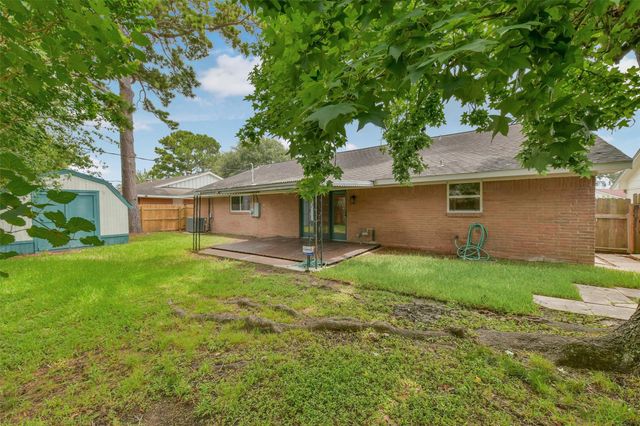 315 S Ravenhead Drive, Houston, TX 77034