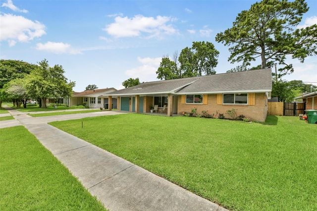 315 S Ravenhead Drive, Houston, TX 77034