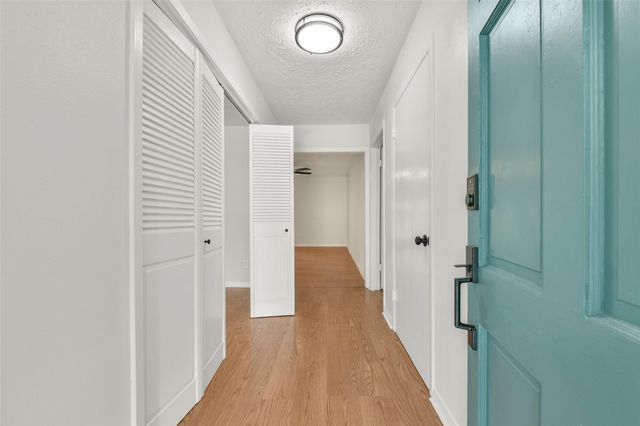 315 S Ravenhead Drive, Houston, TX 77034
