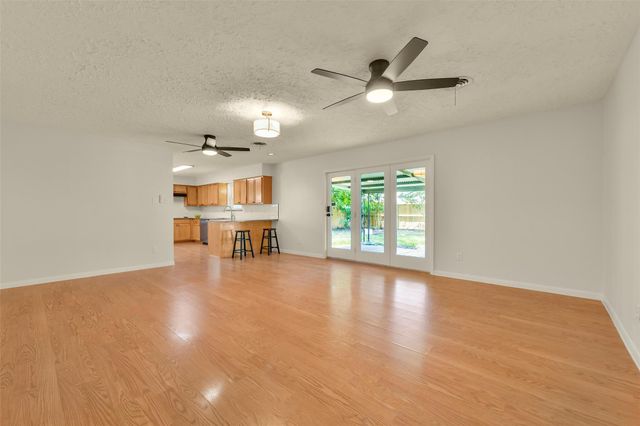 315 S Ravenhead Drive, Houston, TX 77034
