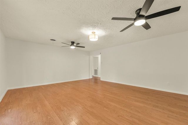 315 S Ravenhead Drive, Houston, TX 77034