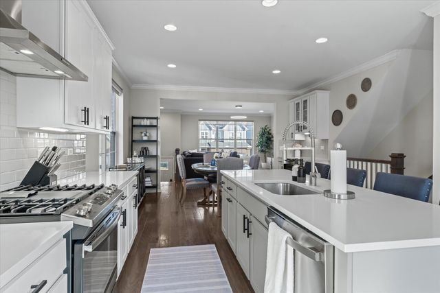 47675 Alden Terrace N, Northville, MI 48168