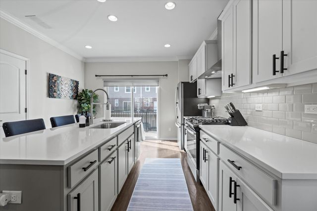 47675 Alden Terrace N, Northville, MI 48168